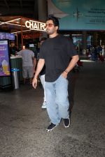Sunny Singh dressed in jeans pant and slate colored t-shirt (9)_6480348010e59.jpg