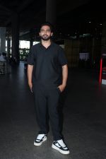 Amaal Mallik dressed in all black (12)_6481d39b4b385.jpg