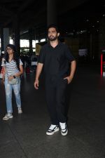 Amaal Mallik dressed in all black (15)_6481d3a05effa.jpg