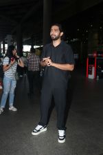 Amaal Mallik dressed in all black (4)_6481d38d82d59.jpg