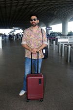 Gulshan Devaiah in a flowery shirt and jeans pant (10)_6481765a5b3b5.jpg
