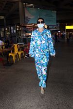 Urvashi Rautela dressed in blue night suit mask and sunglasses (14)_6484026132f64.jpg