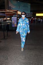 Urvashi Rautela dressed in blue night suit mask and sunglasses (3)_6484028ac02ed.jpg