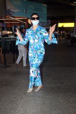 Urvashi Rautela dressed in blue night suit mask and sunglasses (8)_64840278588d2.jpg
