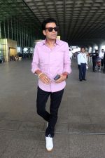 Manoj Bajpayee dressed in light blue shirt and black pant (7)_64859aa126c2d.JPG