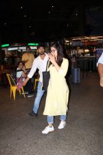 Rashmika Mandanna dressed in yellow kameez and blue jeans (12)_64858c0ca064a.JPG