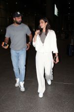 Karishma Tanna with husband Varun Bangera in a cream suit on 12 Jun 2023 (1)_6486fe026ec9d.jpg