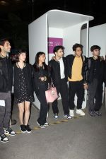 Khushi Kapoor, Suhana Khan with The Archies cast team on 13 Jun 2023 at the airport departure (10)_6487dfc0e1f75.jpg