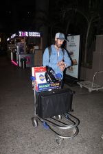 Dino Morea dressed in a jeans shirt and sweat pant with gray hat spotted at airport on 13 Jun 2023 (14)_64892d5112c18.jpg