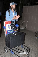 Dino Morea dressed in a jeans shirt and sweat pant with gray hat spotted at airport on 13 Jun 2023 (15)_64892d544630e.jpg
