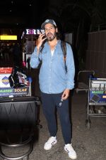 Dino Morea dressed in a jeans shirt and sweat pant with gray hat spotted at airport on 13 Jun 2023 (18)_64892d5f6a795.jpg