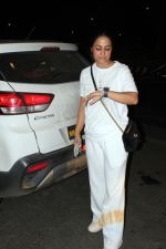 Hina Khan with her beau Rocky Jaiswal at the airport on 15 Jun 2023 (8)_648a898a39879.jpg