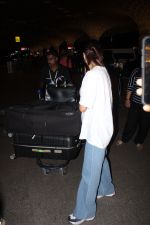 Shehnaaz Kaur Gill wearing white t-shirt and blue jeans spotted at airport on 14 Jun 2023 (1)_648a86e2569e7.jpg