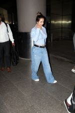 Malaika Arora dressed in blue shirt and pant seen at the airport on 16 Jun 2023 (3)_648d8965b938d.JPG
