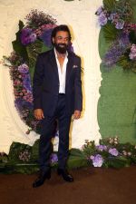 Bobby Deol Pose for media at the reception of Karan Deol and Drisha Acharya on 18 Jun 2023 (30)_6490677c7b64a.jpeg