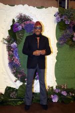 Jackie Shroff Pose for media at the reception of Karan Deol and Drisha Acharya on 18 Jun 2023 (1)_649067d569a6f.jpeg