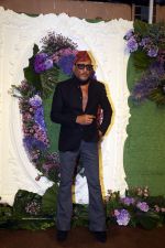 Jackie Shroff Pose for media at the reception of Karan Deol and Drisha Acharya on 18 Jun 2023 (2)_649067d6d87c9.jpeg