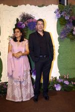 Kunal Kohli and Ravina Kohli Pose for media at the reception of Karan Deol and Drisha Acharya on 18 Jun 2023 (1)_649068002333e.jpeg