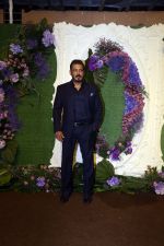 Salman Khan Pose for media at the reception of Karan Deol and Drisha Acharya on 18 Jun 2023 (2)_649067e74b755.jpeg