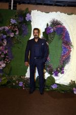 Salman Khan Pose for media at the reception of Karan Deol and Drisha Acharya on 18 Jun 2023 (3)_649067e8b7ba4.jpeg