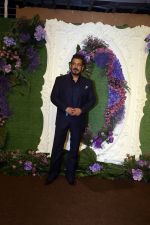 Salman Khan Pose for media at the reception of Karan Deol and Drisha Acharya on 18 Jun 2023 (6)_649067ed1a8ab.jpeg