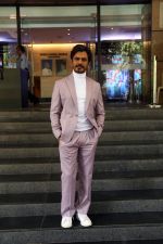 Nawazuddin Siddiqui pose to promote Tiku Weds Sheru at Rang Mandir in Bandra on 20 Jun 2023 (5)_6491c23268eae.jpeg