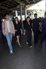 Suhana Khan, Aditi Dot, Mihir Ahuja and The Archies cast seen at the airport on 20 Jun 2023 (4)_6491bd4dd6e5e.JPG