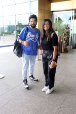 Sachet Parampara duo Sachet Tandon and Parampara Thakur seen at the airport on 22 Jun 2023 (1)_64942683b340e.JPG