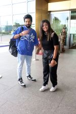 Sachet Parampara duo Sachet Tandon and Parampara Thakur seen at the airport on 22 Jun 2023 (3)_64942687289be.JPG