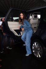 Malaika Arora dressed in Jeans jacket and pant seen at the airport on 24 Jun 2023 (4)_6496e711b9f90.JPG