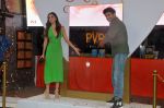 Kartik Aaryan and Kiara Advani promoting Satyaprem Ki Katha advance booking at PVR Box Office Window in Citi Mall on 26 Jun 2023 (6)_649992d21c075.JPG