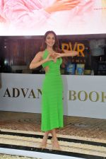 Kiara Advani promoting Satyaprem Ki Katha advance booking at PVR Box Office Window in Citi Mall on 26 Jun 2023 (9)_649993de04f78.JPG