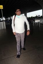 Ashok Saraf seen at the airport on 28 Jun 2023 (30)_649bc2cec7cef.JPG