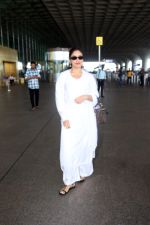 Bhumi Pednekar dressed in white seen at the airport on 1 July 2023 (5)_64a011338aece.JPG