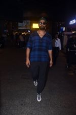 Vicky Kaushal seen in goggles at the airport on wee hours of 2 July 2023 (14)_64a0fca1c7f47.JPG