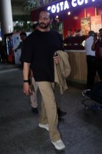 Rohit Shetty seen at the airport on 4 July 2023 (15)_64a4238748f03.jpg