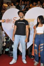 Kartik Aaryan performs with fans at the Inorbit Mall in Mallad on 4 July 2023 (14)_64a4dd2c88b75.JPG