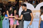 Kartik Aaryan performs with fans at the Inorbit Mall in Mallad on 4 July 2023 (27)_64a4dd39a8dd4.JPG