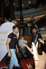 Kartik Aaryan performs with fans at the Inorbit Mall in Mallad on 4 July 2023 (38)_64a4dd4434ecc.JPG