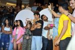 Kartik Aaryan performs with fans at the Inorbit Mall in Mallad on 4 July 2023 (9)_64a4dd27a75bc.JPG