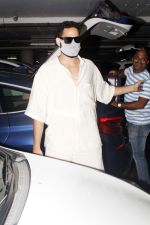 Siddhant Chaturvedi seen at the airport on 4 July 2023 (10)_64a4ea0443674.JPG