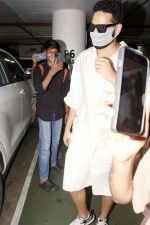 Siddhant Chaturvedi seen at the airport on 4 July 2023 (2)_64a4e9f3a8dfa.JPG