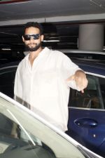 Siddhant Chaturvedi seen at the airport on 4 July 2023 (23)_64a4ea2013025.JPG