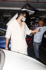 Siddhant Chaturvedi seen at the airport on 4 July 2023 (8)_64a4e9ffd3ad0.JPG