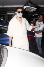 Siddhant Chaturvedi seen at the airport on 4 July 2023 (9)_64a4ea021232d.JPG