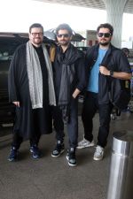 Neil Nitin Mukesh, Nitin Mukesh, Naman Nitin Mukesh seen at the airport on 7 July 2023 (5)_64a8086b89262.jpg