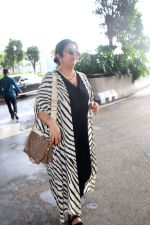 Charmy Kaur seen at the airport on 8 July 2023 (3)_64a951d9519eb.JPG