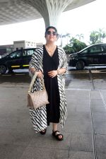 Charmy Kaur seen at the airport on 8 July 2023 (5)_64a951dce52f7.JPG