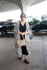Charmy Kaur seen at the airport on 8 July 2023 (6)_64a951decfc92.JPG