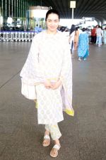 Shraddha Kapoor seen natural at the airport on 8 July 2023 (11)_64a94d045b19e.jpg